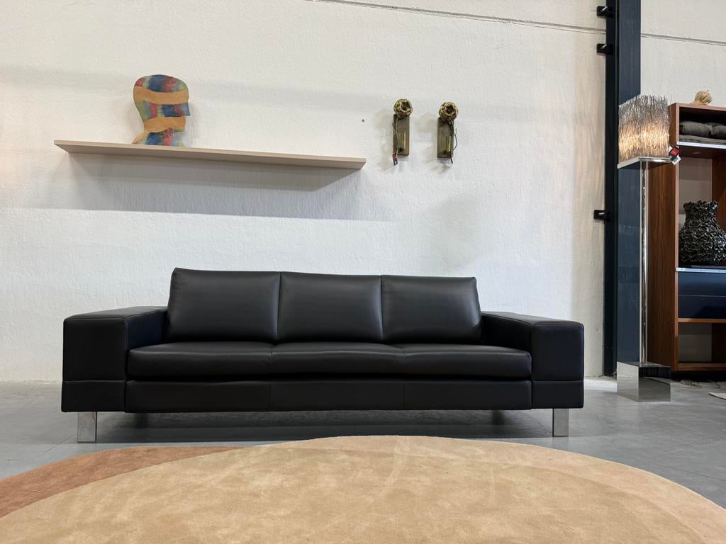 Leolux Pode Bank 3,5 zits zwart leer 235, Huis en Inrichting, Banken | Bankstellen, Gebruikt, Driepersoons, Rechte bank, Pode