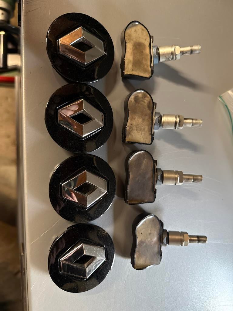 Renault naafdoppen 52mm en wieldruksensoren set van 4, Ophalen of Verzenden, Gebruikt, Renault