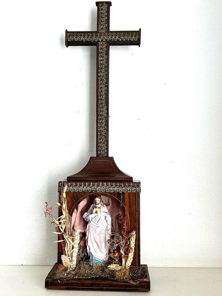 Groot antiek kruisbeeld altaar biscuit beeldje Jezus 71 cm, Antiek en Kunst, Antiek | Religie, Ophalen