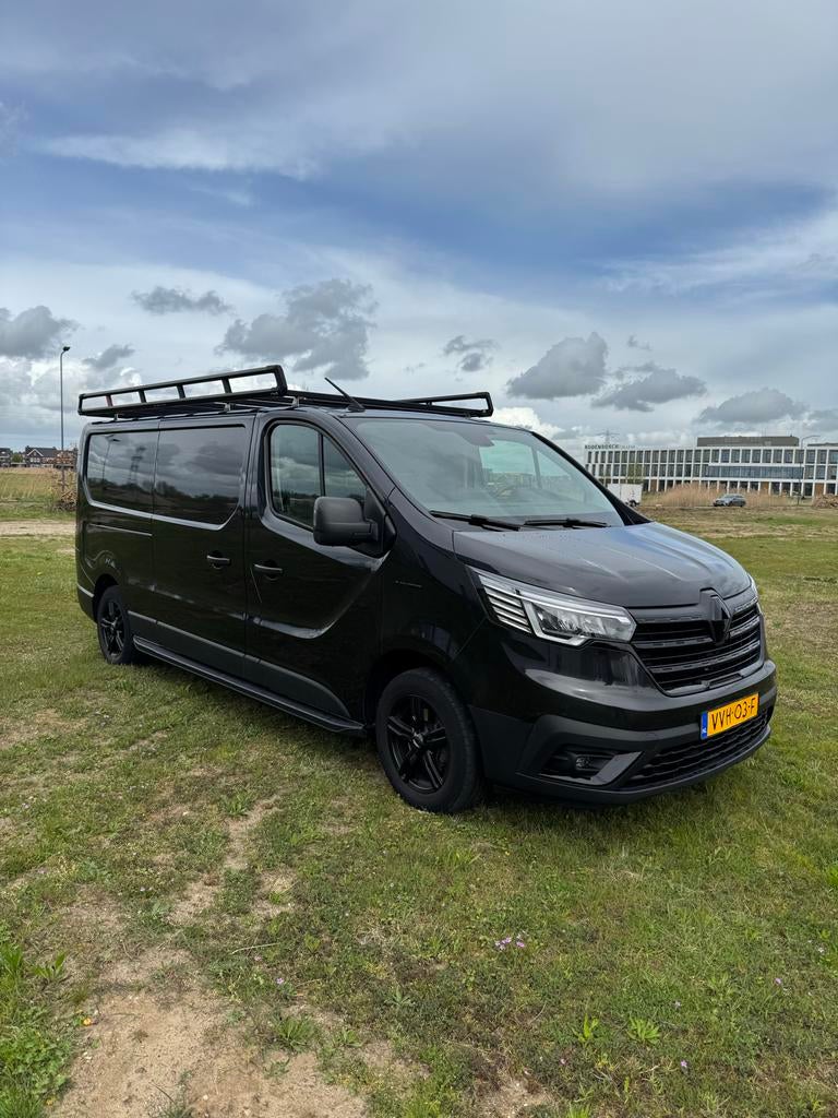 Renault Trafic GB 2.0 Blue dCi 131pk L2h1 T30 2023 Zwart, Voorwielaandrijving, Stof, USB, 4 cilinders