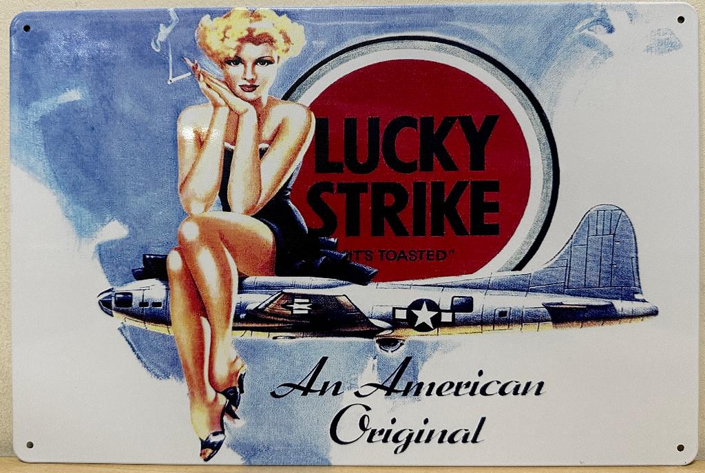 Lucky Strike pinup vliegtuig reclamebord van metaal deco