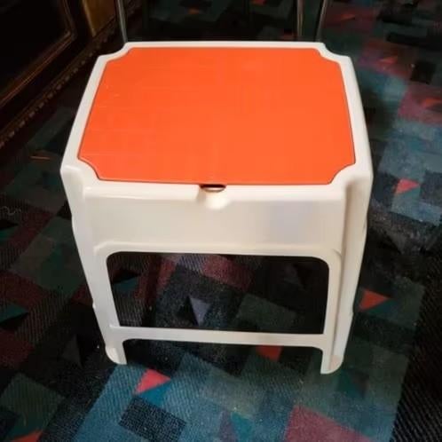 2 x stoelen en 2 krukjes (rood, oranje), Huis en Inrichting, Stoelen, Ophalen, Rood