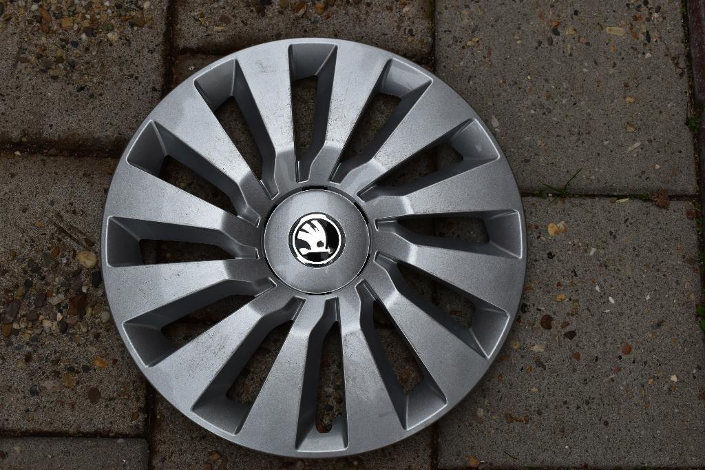 1 losse originele wieldop Skoda Octavia 16 inch (Model 2), Auto diversen, Ophalen of Verzenden, Gebruikt