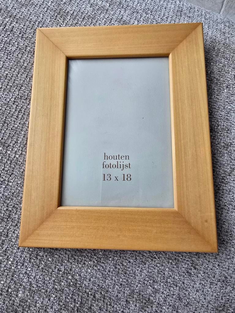 Te koop houten foto lijst 13x18cm., Audio, Tv en Foto, Fotografie | Fotolijsten, Ophalen of Verzenden, Zo goed als nieuw