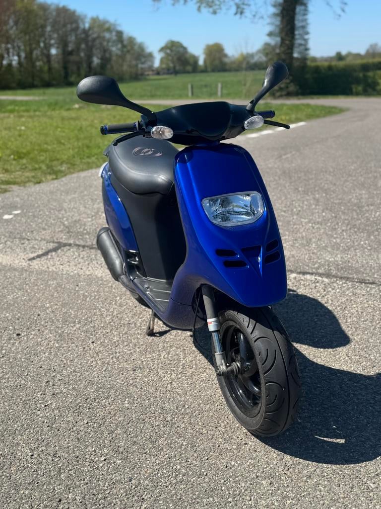 Gilera typhoon 125cc A1 nieuwstaat, Fietsen en Brommers, Scooters | Piaggio, Ophalen of Verzenden, Zo goed als nieuw, Tweetakt