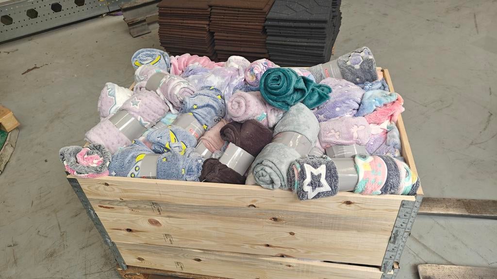 Restpartij Nieuwe Fleecekleedjes - Goedkoop!, Huis en Inrichting, Woonaccessoires | Plaids en Woondekens, Onbekend, Nieuw, Ophalen of Verzenden