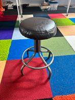 Degelijke industriële kruk, Huis en Inrichting, Barkrukken, Ophalen, Gebruikt, In hoogte verstelbaar, 60 tot 90 cm