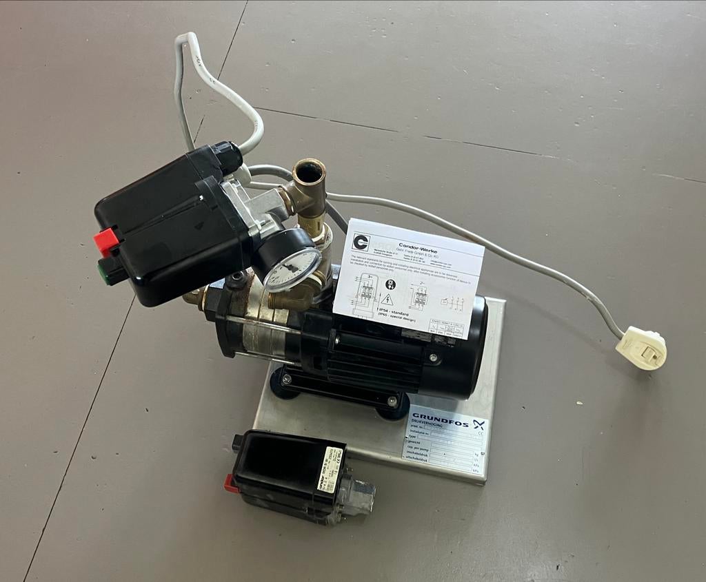 Grundfos hydrofoor, waterdruk-verhogende pomp, Ophalen, Gebruikt, Elektrisch, Hydrofoorpomp