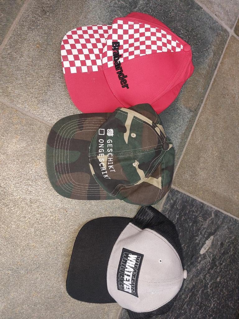 Drie petjes: Brabander, camouflage, Whatever, Ophalen of Verzenden