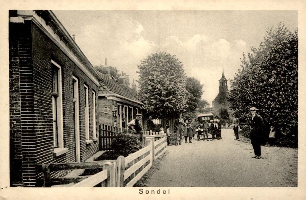 Sondel Dorpsgezicht met volk en oude auto # 993, Verzenden, 1920 tot 1940, Ongelopen, Friesland