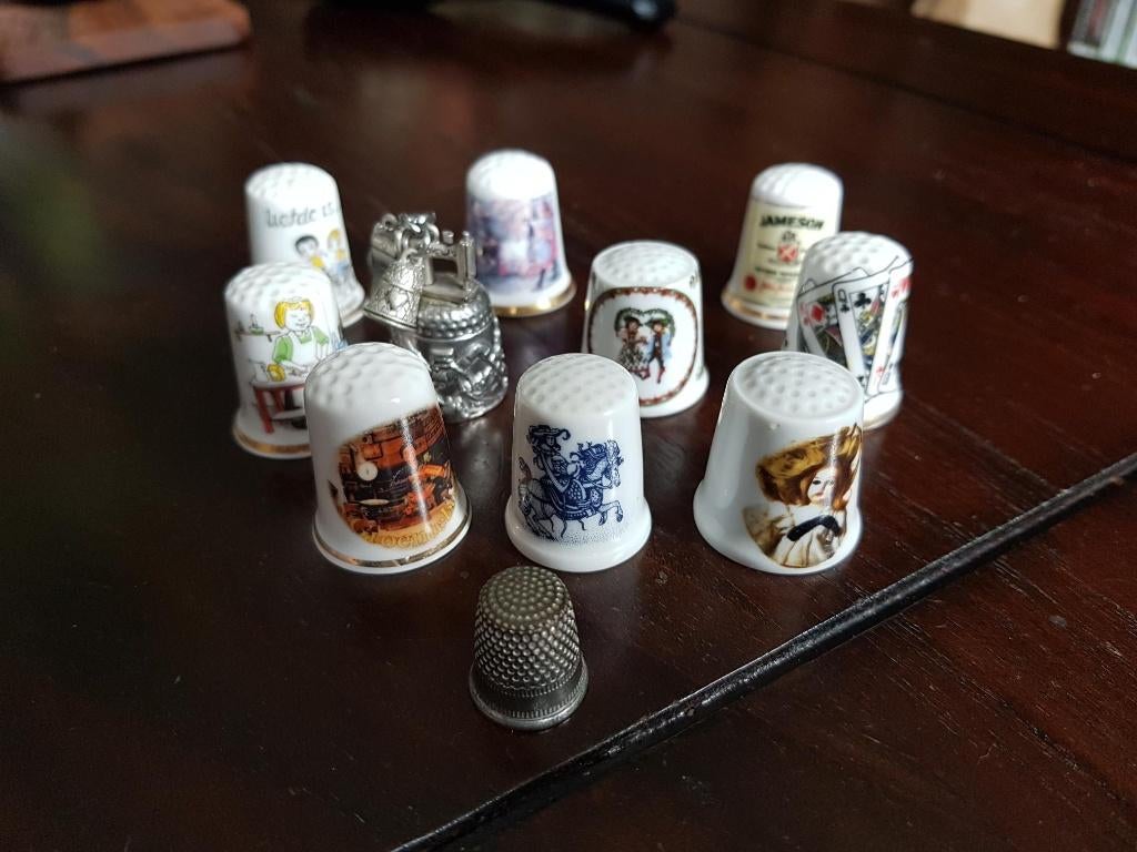 15 Vingerhoedjes, mag per stuk, Ophalen of Verzenden, Zo goed als nieuw