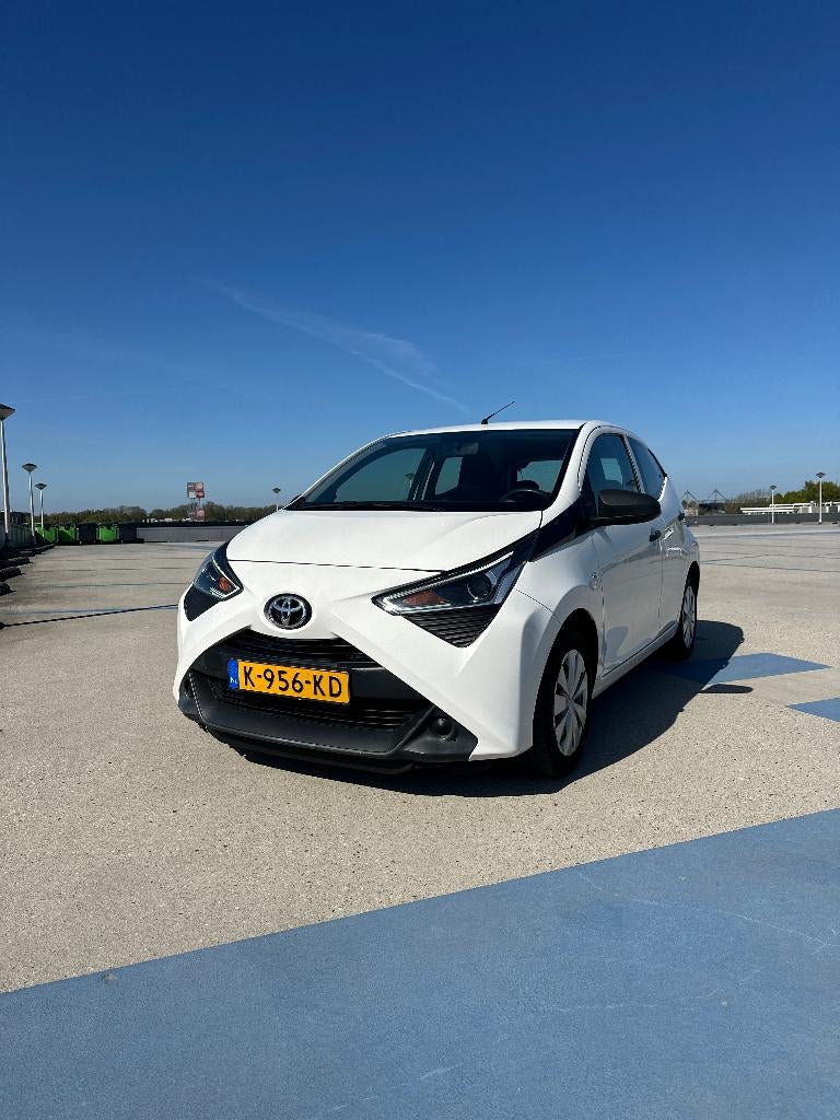 Toyota Aygo 1.0 X-Fun | 5drs | Airco | LED | NAP | Bluetooth, Auto's, Voorwielaandrijving, Stof, Euro 6, 4 stoelen