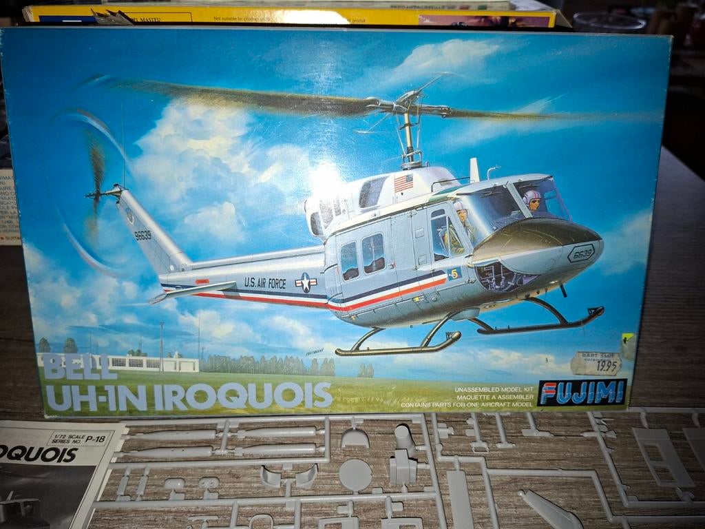 Fujimi no.3018 BELL UH 1N IROQUIS 1:72, Hobby en Vrije tijd, Ophalen of Verzenden, 1:72 tot 1:144, Overige merken