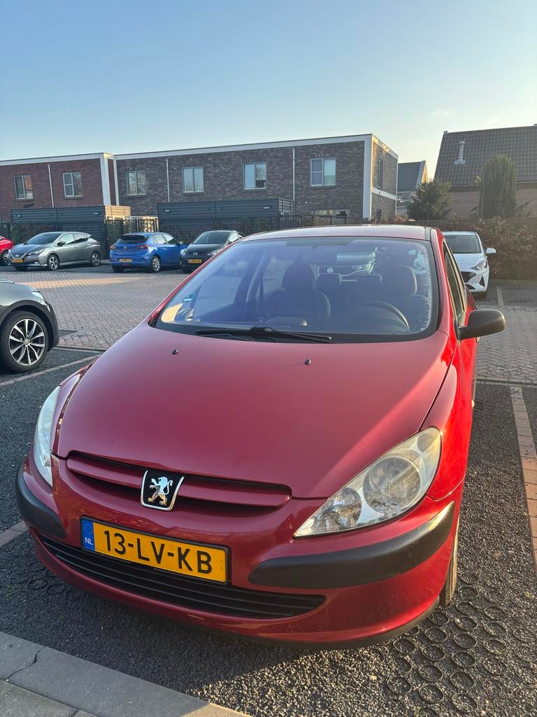 Peugeot 307 1.4 5DR 2003 Rood Nieuwe APK, Auto's, Peugeot, Voorwielaandrijving, 15 km/l, 4 cilinders, 49 €/maand