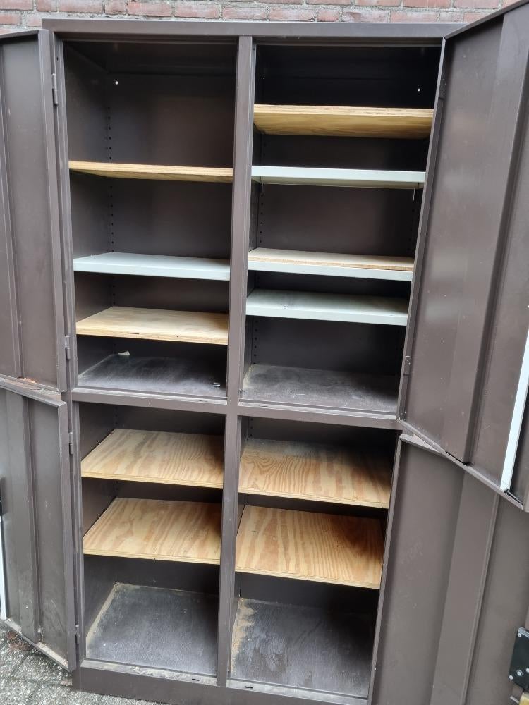 stalen kast met vier deuren en sleutels, Ophalen of Verzenden, 'T Olde Gre-j, Info@toldegrej.nl, Endepoelstraat 20f Didam
