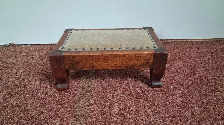 Antiek voetenbankje, Antiek en Kunst, Antiek | Meubels | Stoelen en Banken, Ophalen