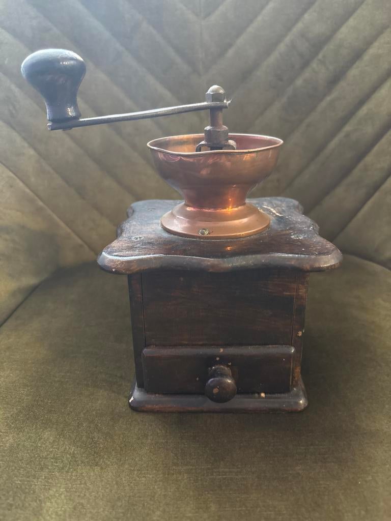 Antieke koffiemolen - Hout en koper, Antiek en Kunst, Antiek | Keukenbenodigdheden, Ophalen of Verzenden