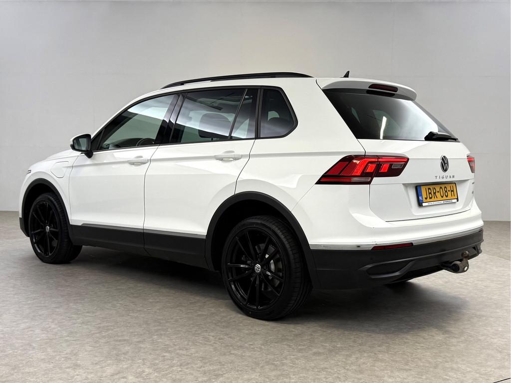 Volkswagen Tiguan 1.4 TSI eHybrid 225PK R-Line | Pano | IQ L, Auto's, Volkswagen, Stof, Euro 6, 4 cilinders, Wit