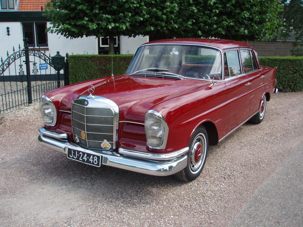 Mercedes-Benz 200-serie 220 B "Heckflosse" *ORIGINEEL HOLLAN, Auto's, Oldtimers, Bedrijf, Handgeschakeld, Sedan, 2195 cc