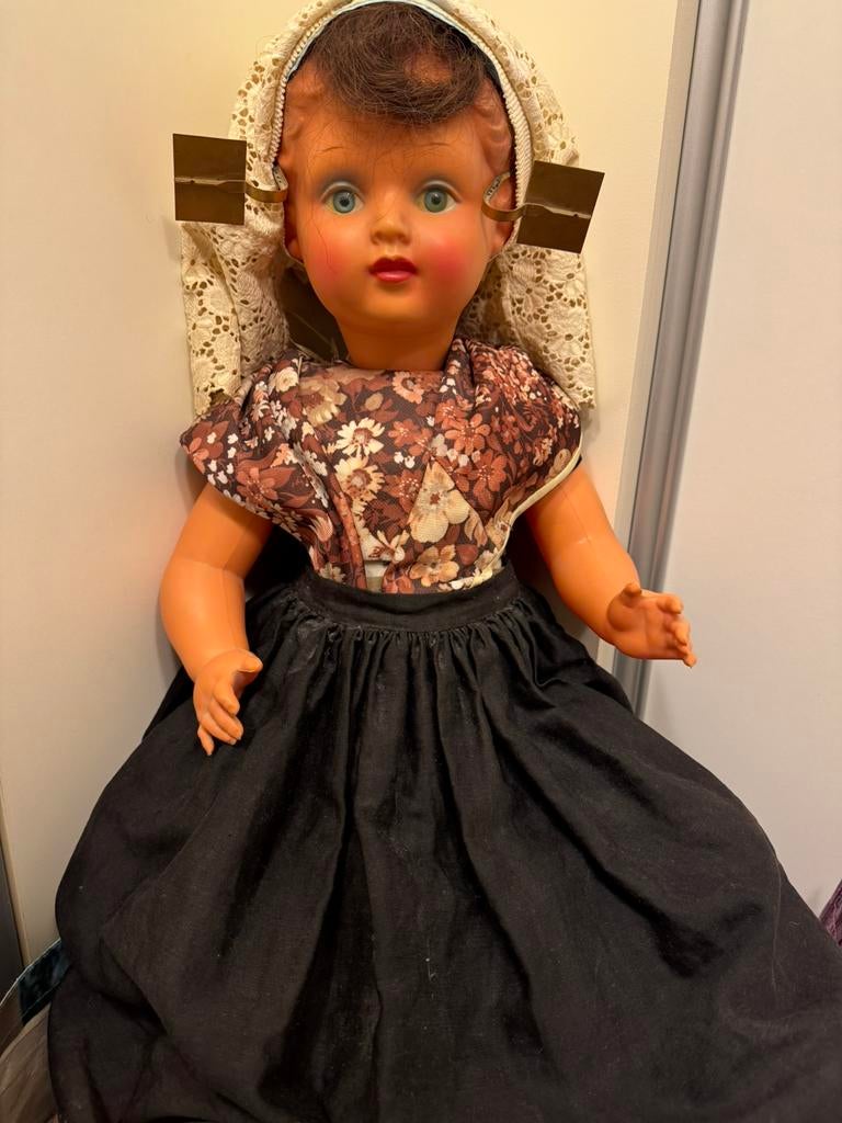 Pop met ouderwetse klederdracht, Ophalen of Verzenden, Gebruikt, Pop