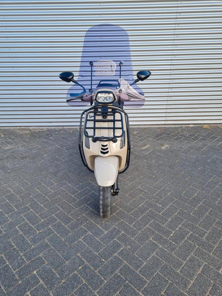 Vespa sprint, Fietsen en Brommers, Snorfietsen en Snorscooters, Zo goed als nieuw, Vespa, Benzine, Ophalen of Verzenden