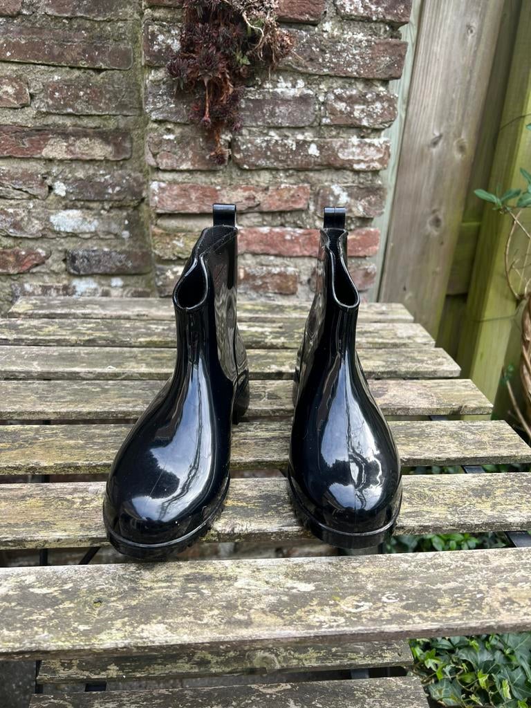 Korte zwarte regenlaarsjes, Kleding | Dames, Schoenen, Zwart, Ophalen of Verzenden, Regenlaarzen, Zo goed als nieuw