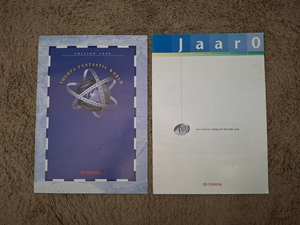 2x groot formaat autofolder Toyota, Verzenden, Zo goed als nieuw, Toyota