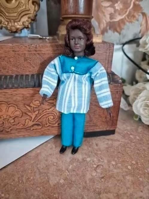 poppenhuis miniaturen donker caco popje nr 1, Ophalen of Verzenden, Zo goed als nieuw, Poppenhuis