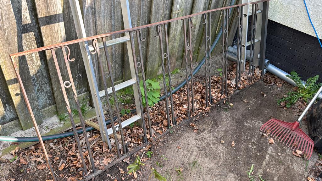 Gietijzeren hek, Tuin en Terras, Ophalen, Zo goed als nieuw, IJzer, Sierhekwerk