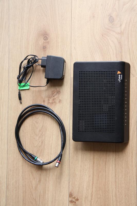 Ubee modem & WiFi voor internet via kabel, Ophalen of Verzenden, Gebruikt, Router met modem, Ubee