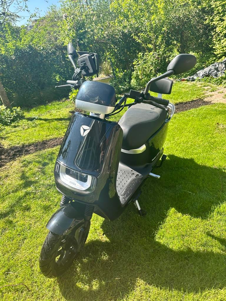 Complete Yadea E8S Elektrische Scooter SLAPENDE ACCU, Fietsen en Brommers, Scooters | Overige merken, Zo goed als nieuw, Maximaal 45 km/u