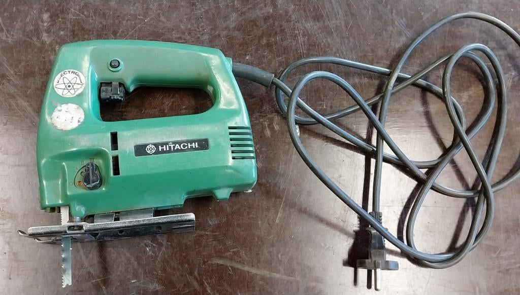 Hitachi decoupeerzaag, Ophalen