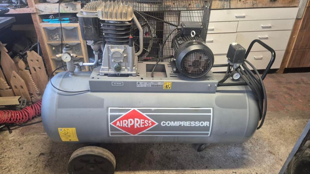 Airpress Compressor 270L Ketel, Gebruikt, Mobiel, 10 bar of meer, 100 liter of meer