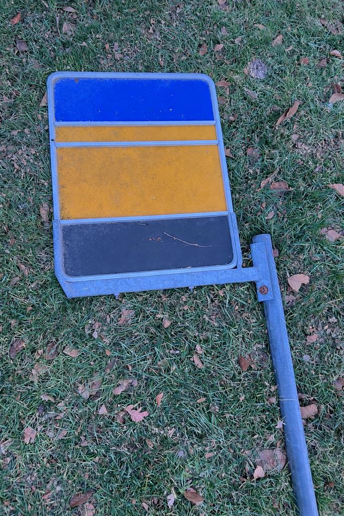 Bushaltebord met paal, Ophalen