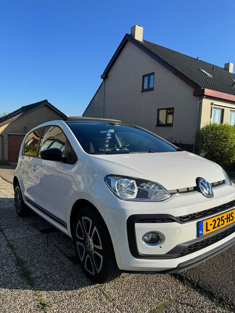 Volkswagen up! CLUB 1.0 TSI 90PK 5-DRS 2017 PANO BEATS CAM, Auto's, Voorwielaandrijving, 4 stoelen, USB, Handgeschakeld