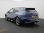 BMW iX xDrive40 High Executive 77 kWh | NAVIGATIE | HUD | LE, Auto's, Automaat, Gebruikt, Blauw, Parkeerassistent