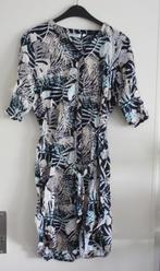 blauw witte jurk met knoopjes  maat m, Kleding | Dames, Jurken, Blauw, Maat 46/48 (XL) of groter, Ophalen of Verzenden, Knielengte