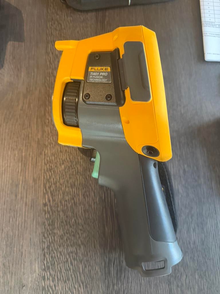 Fluke Ti401 PRO warmtebeeld camera in nieuwstaat, Ophalen, Zo goed als nieuw, Multimeter