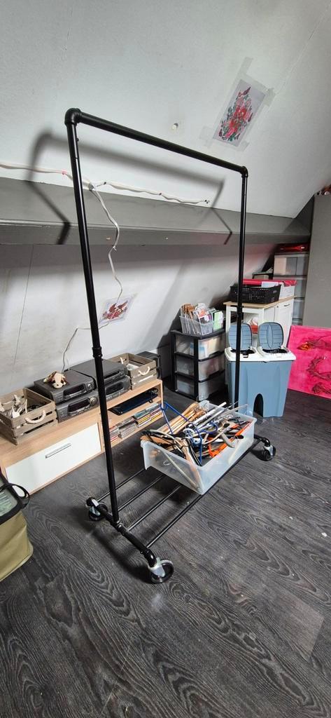 Verrijdbaar kledingrek met veel hangers, Kleding | Dames, Kledingrekken, Gebruikt, Met wielen, Ophalen