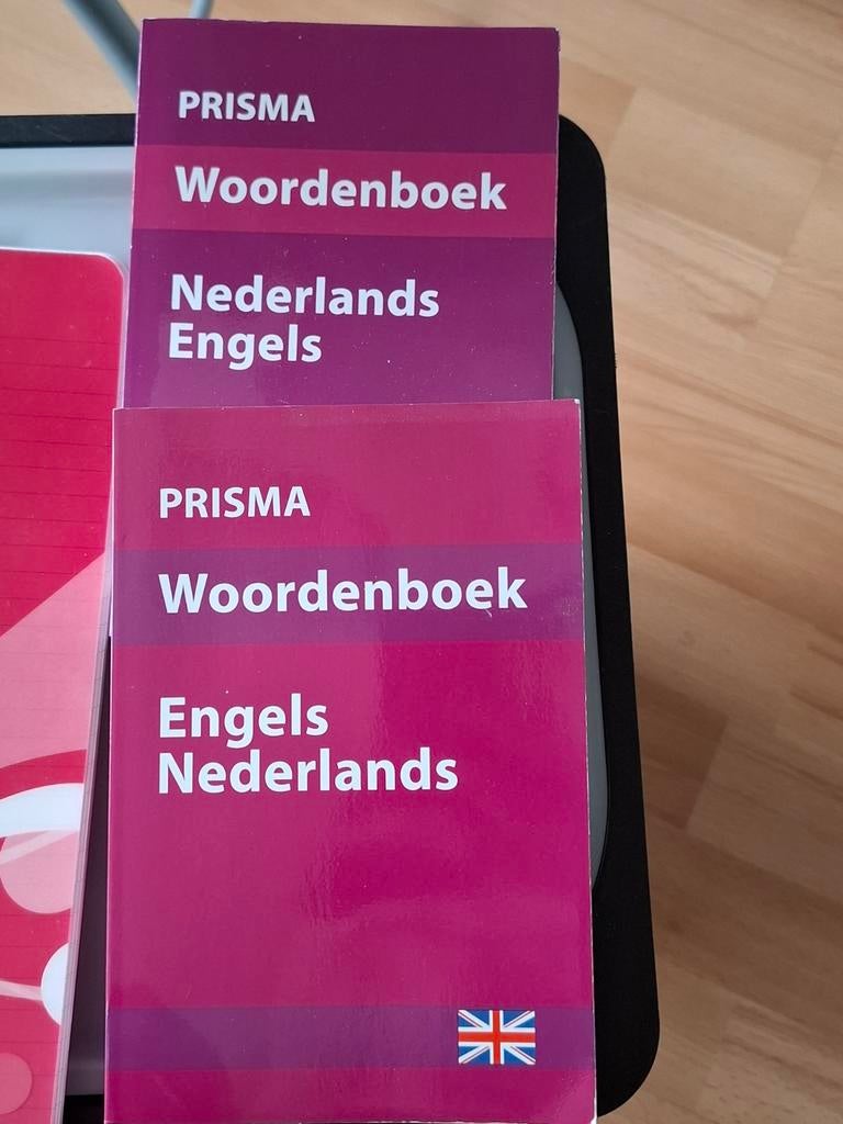 Woordenboeken/  schoolspullen, Ophalen, Zo goed als nieuw, Van Dale, Nederlands