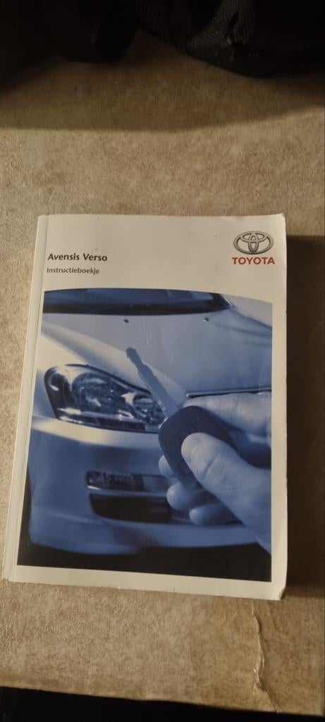 Toyota Avensis Verso Instructieboekje, Ophalen of Verzenden