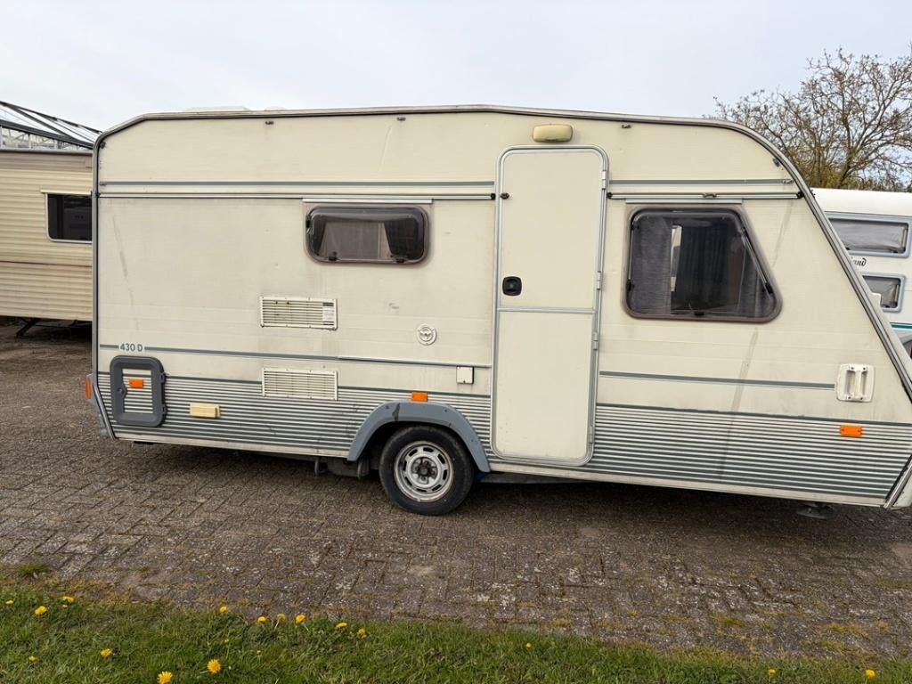 Beyerland Quartz model 430 D met voortent en aanbouwluifel, Overige typen, Voortentlamp, Bedrijf, Treinzit