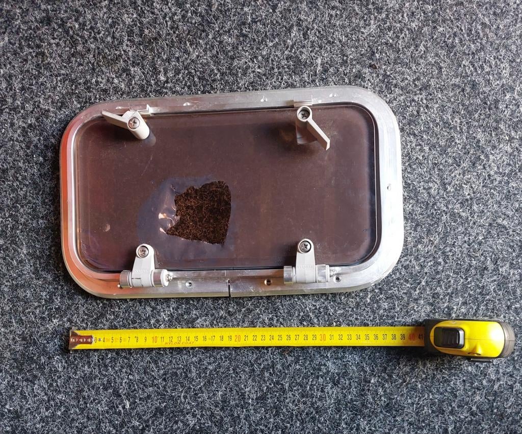 Bootraam. Aluminium raam, Ophalen, Motorboot