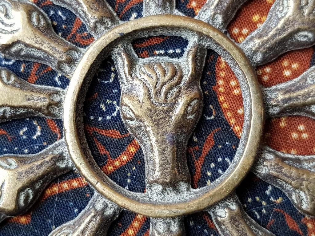 Zeldzaam antiek Engels kleppermannetje met paarden 9,3 cm., Ophalen of Verzenden, Koper