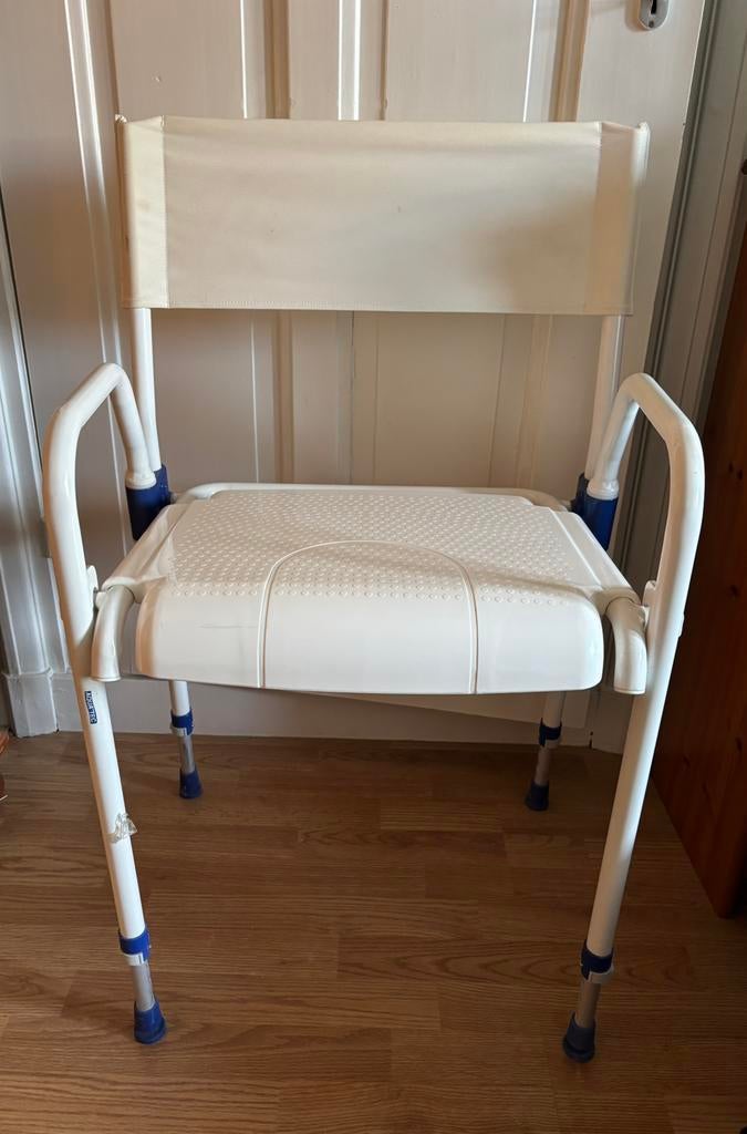 Aquatec douchestoel inklapbaar en in hoogte verstelbaar, Diversen, Ophalen, Zo goed als nieuw