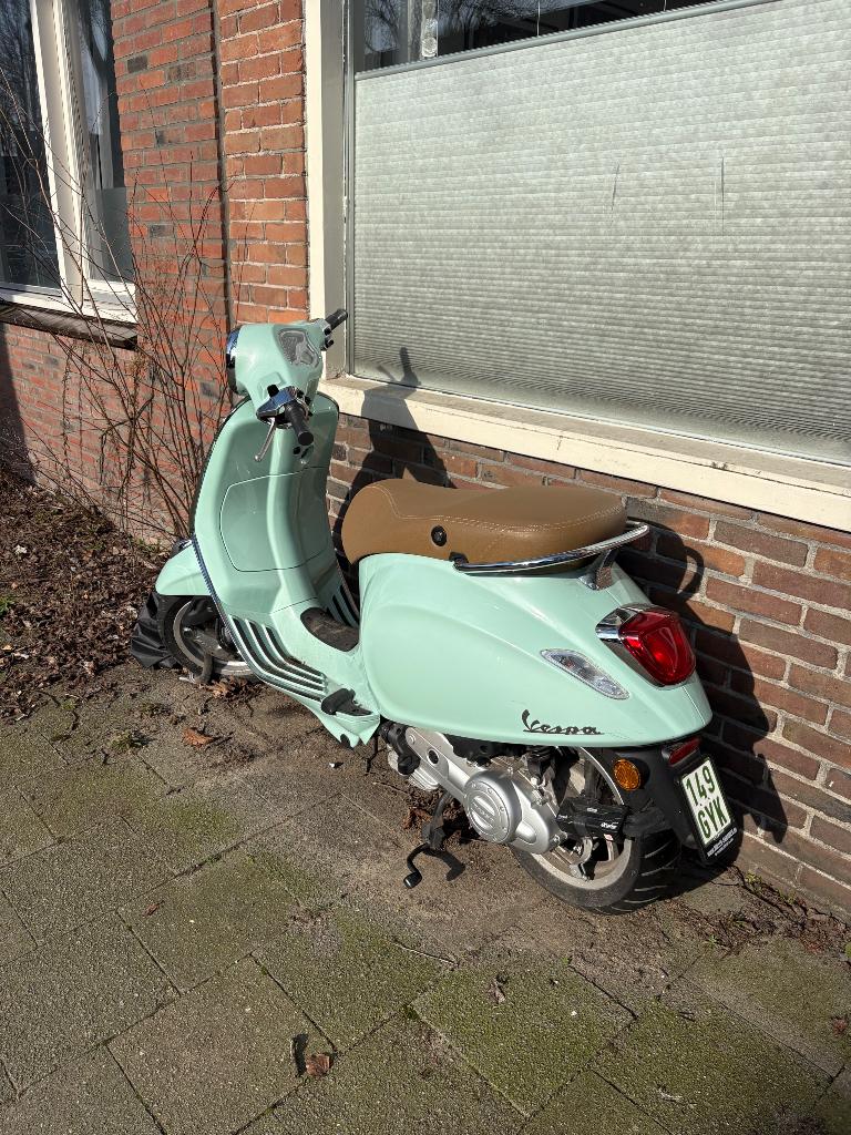 Vespa Primavera 50 4T3V (2021) – Only 881 km – Mint Green, Ophalen, Gebruikt, Maximaal 45 km/u, Vespa S