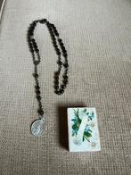 Mooie rozenkrans in oud kartonnen doosje., Antiek en Kunst, Verzenden