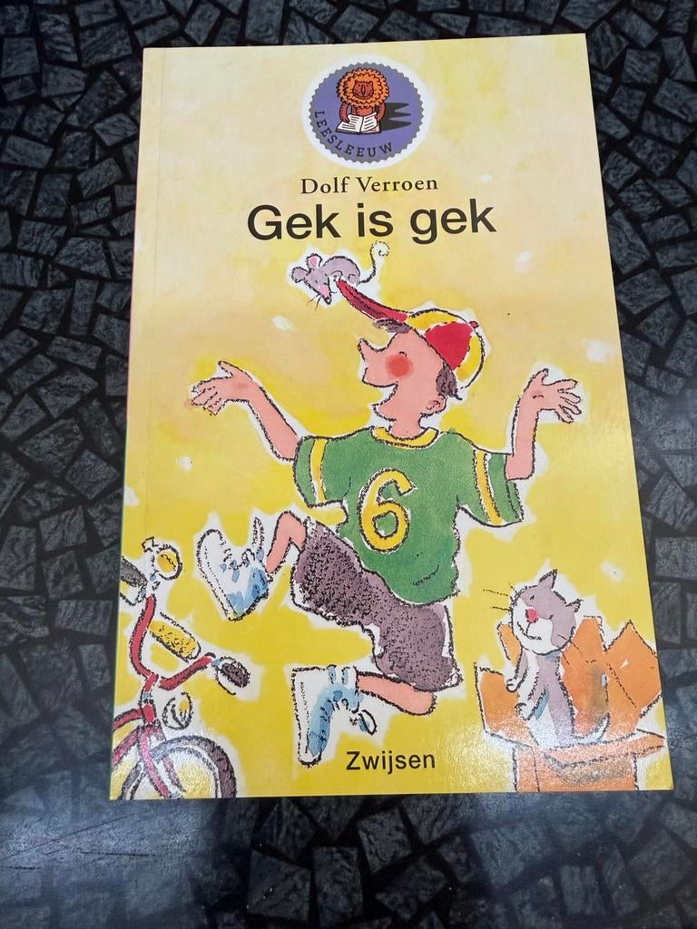 Gek is gek - Dolf Verroen (Leesleeuw), Boeken, Ophalen of Verzenden, Zo goed als nieuw, Fictie algemeen