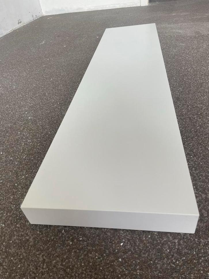 Witte wandplank met blinde bevestiging, Huis en Inrichting, Woonaccessoires | Wandplanken en Boekenplanken, Gebruikt, Ophalen of Verzenden