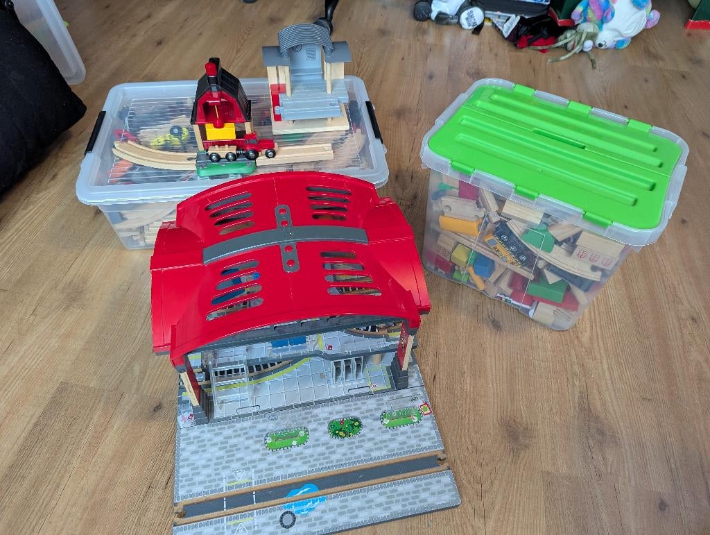 Veel Brio treinen/banen, houten blokjes, en accessoires, Ophalen, Gebruikt, Overige typen